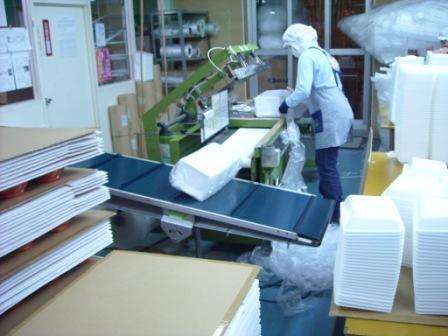 写真：沖縄樹脂化学工業実習風景