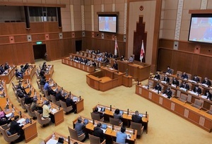 写真：沖縄県議会開催の様子2