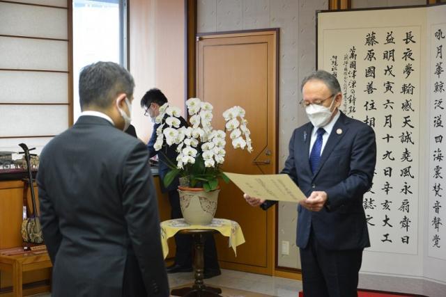 写真：交付式の様子