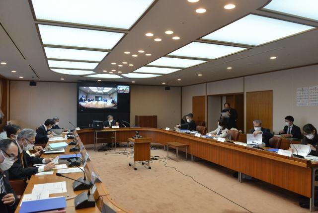 写真：委員会の様子