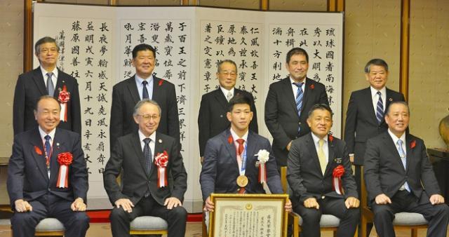 写真：沖縄県県民栄誉賞表彰式の様子1