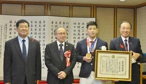 写真：沖縄県県民栄誉賞表彰式の様子3