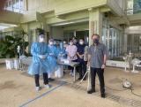 写真：玉城知事が金武町でのPCR検査会場を視察