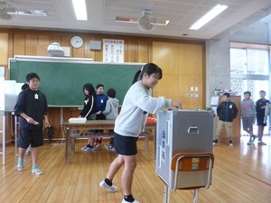 写真：模擬選挙の様子