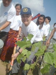 photo: tree planting ceremony