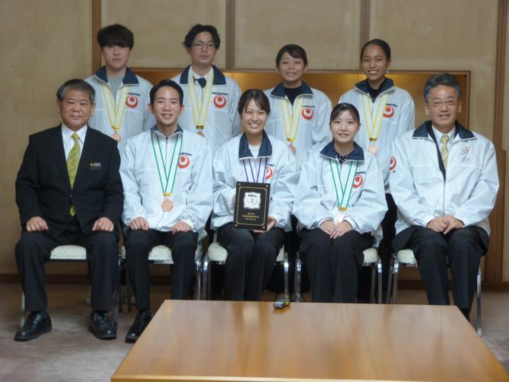 写真：報告会の様子