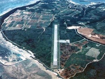 粟国空港の航空写真