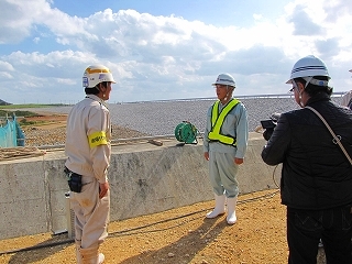 写真:儀間ダム_打設式_号令