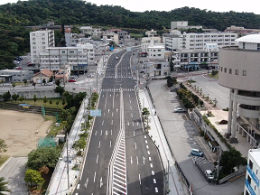 写真：南風原町役場前を望む様子