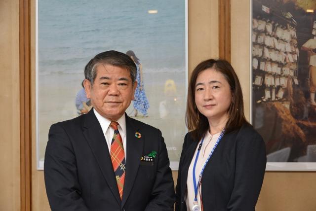 写真：倉科所長と照屋副知事