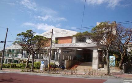 写真：那覇市立石嶺図書館