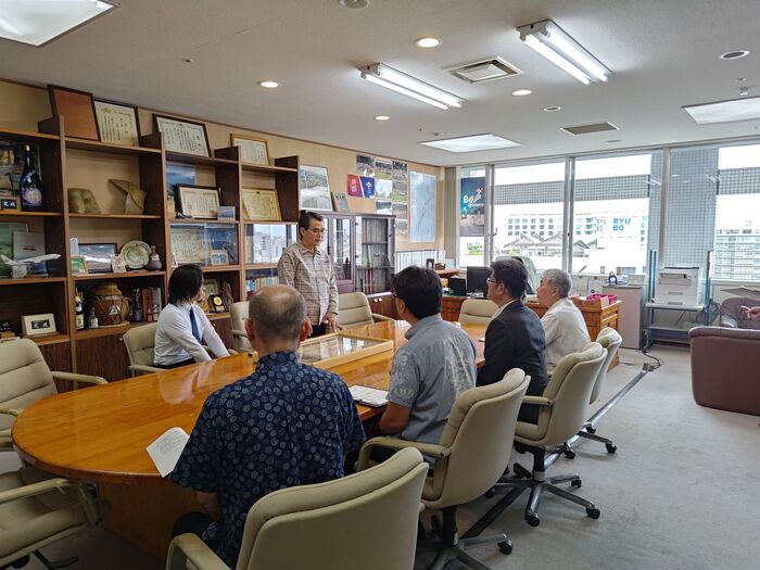 緑綬褒章受章にかかる部長表敬2