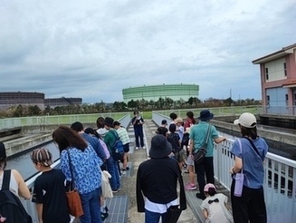 写真:見学会の様子1