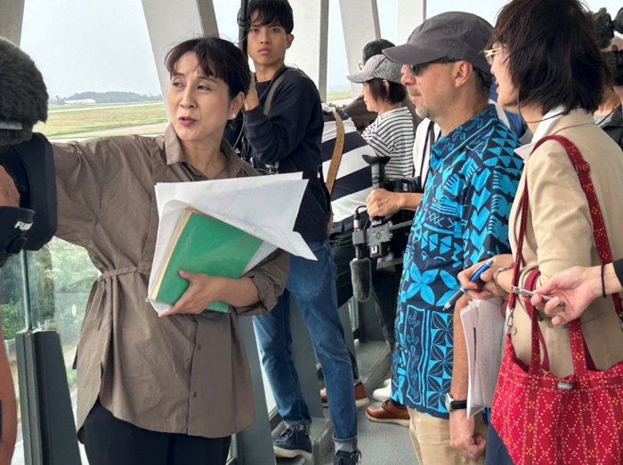 オレリャーナ氏　道の駅かでな視察