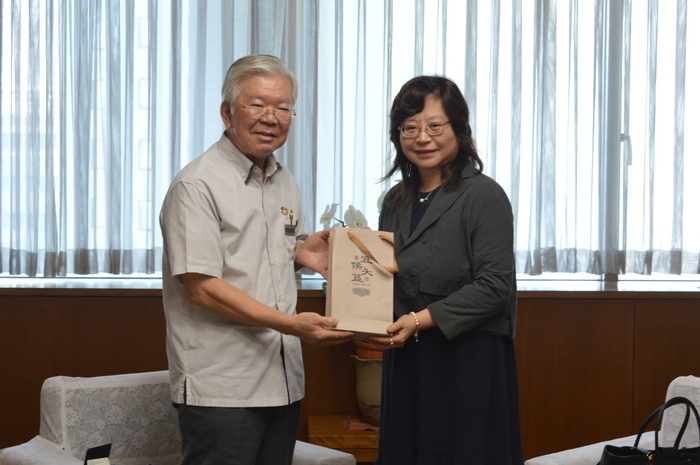 中国駐日本国大使館経済商務公使の大城副知事表敬